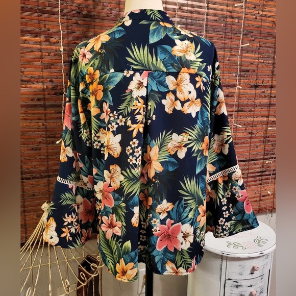 Liberty Love floral blouse. - Picture 3 of 4